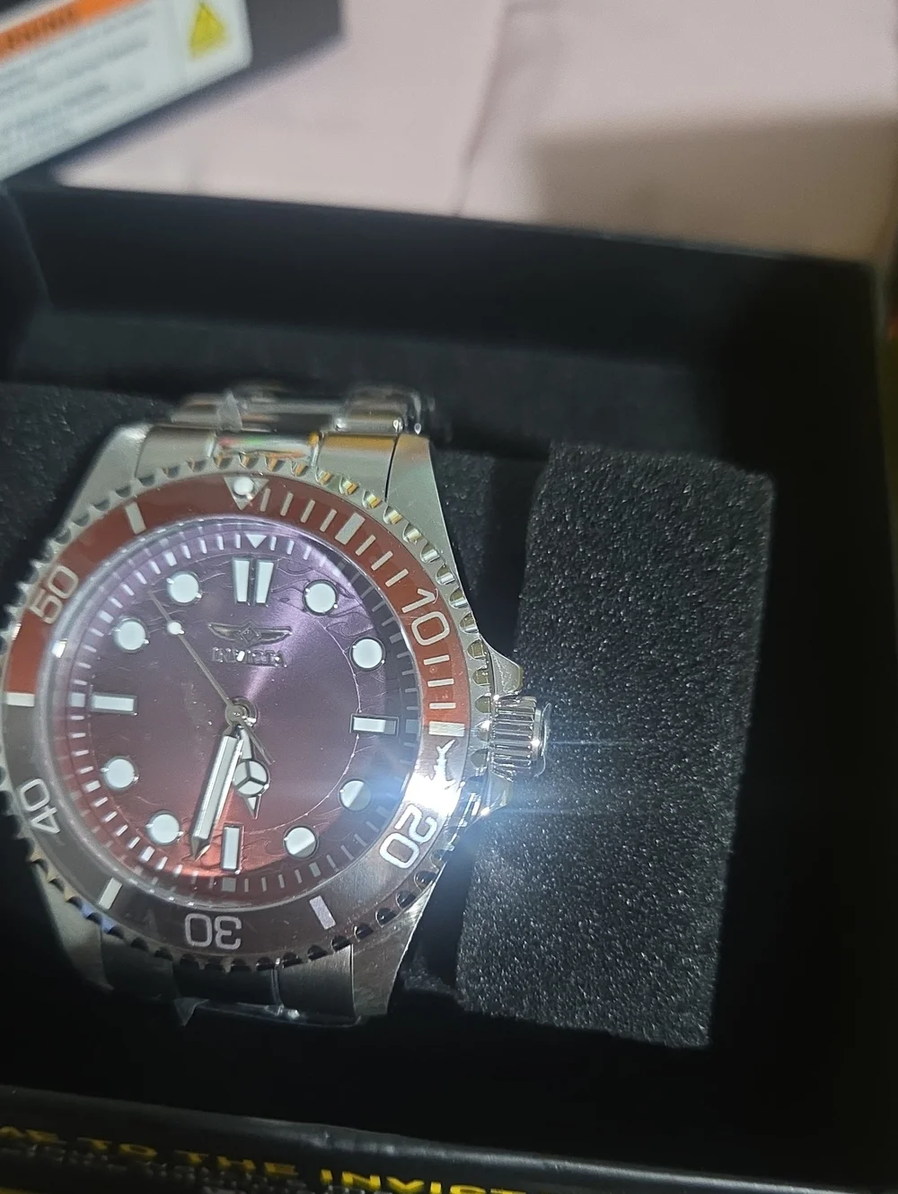 Invicta Pro Diver Kromatyk Wine Red Sunray Dial Watch
